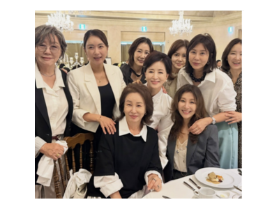 김윤경 결혼식장에서 만난 인물들 화제