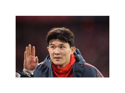 김민재 공중볼 경합서 다시 그라운드 지배