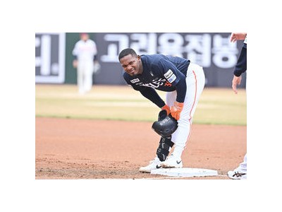 요나단 페라자 시범경기 부상으로 교체돼